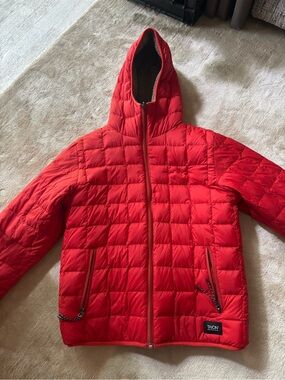 Taion Red Quilted Hooded Puffer Jacket